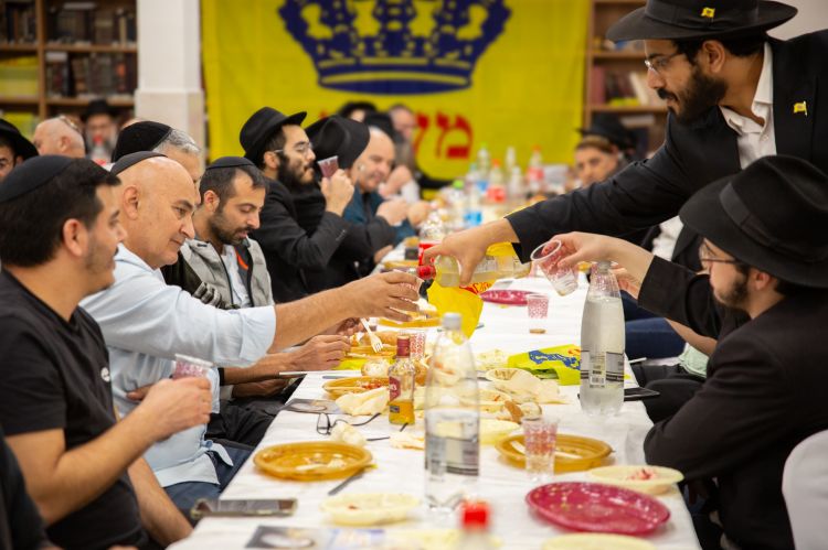 י"ט כסלו בראשון לציון: מאות משתתפים בערב עם חב"ד